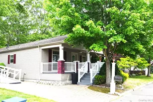 1661 Old Country Rd, Riverhead, NY 11901 - Photo 2