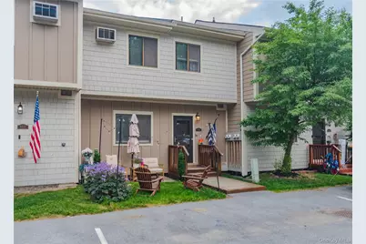 6702 Chelsea Cove N, Hopewell Junction, NY 12533 - Photo 2