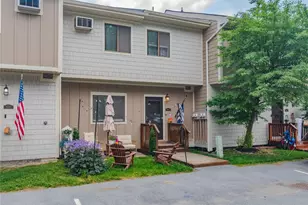 6702 Chelsea Cove N, Hopewell Junction, NY 12533 - Photo 2
