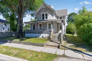 49 Cedar St, Babylon, NY 11702 - Photo 2