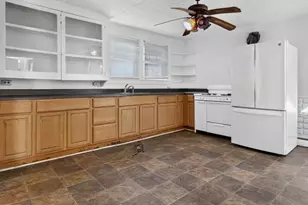 49 Cedar St, Babylon, NY 11702 - Photo 6