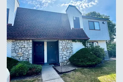 218 Pointe Circle #218, Coram, NY 11727 - Photo 18