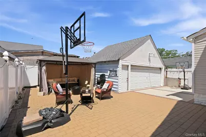 1284 Langdon Boulevard, Rockville Centre, NY 11570 - Photo 32