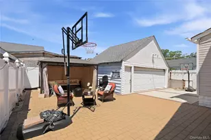 1284 Langdon Blvd, Rockville Centre, NY 11570 - Photo 32