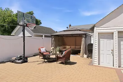 1284 Langdon Boulevard, Rockville Centre, NY 11570 - Photo 30