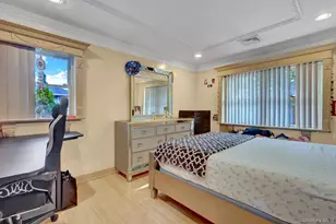 33 Country Village Ln, Manhasset Hills, NY 11040 - Photo 18