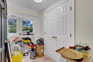 33 Country Village Ln, Manhasset Hills, NY 11040 - Photo 28
