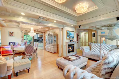 33 Country Village Lane, Manhasset Hills, NY 11040 - Photo 8