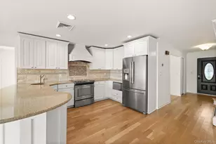 154 Sunset Dr, Sayville, NY 11782 - Photo 4