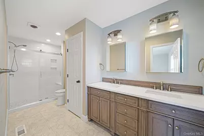 21 Vantage Court, Port Jefferson, NY 11777 - Photo 24