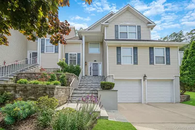 21 Vantage Court, Port Jefferson, NY 11777 - Photo 2