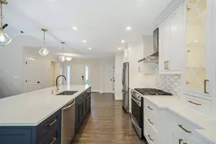 21 Vantage Ct, Port Jefferson, NY 11777 - Photo 12