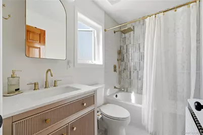 107 E Shore Road, Lindenhurst, NY 11757 - Photo 28