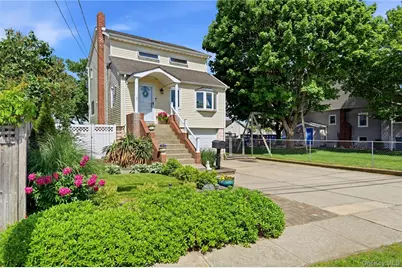 107 E Shore Road, Lindenhurst, NY 11757 - Photo 2