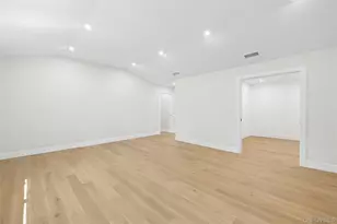 6 Washington Ave, Dix Hills, NY 11746 - Photo 20