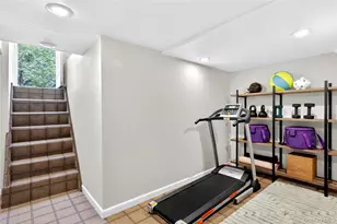 7 Abrams Pl, Lynbrook, NY 11563 - Photo 22