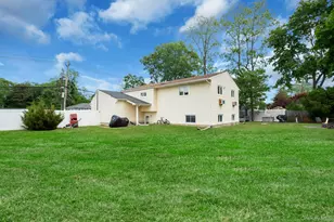 96 Huron Dr, Bay Shore, NY 11706 - Photo 30
