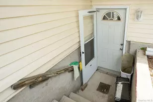 96 Huron Dr, Bay Shore, NY 11706 - Photo 24