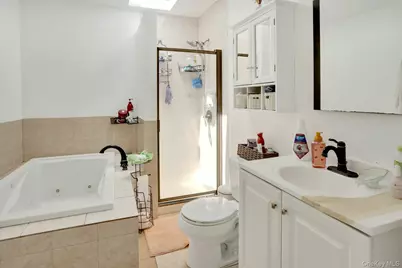 96 Huron Drive, Bay Shore, NY 11706 - Photo 22