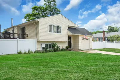 96 Huron Drive, Bay Shore, NY 11706 - Photo 4