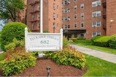682 Tuckahoe Road #1A, Yonkers, NY 10710 - Photo 1