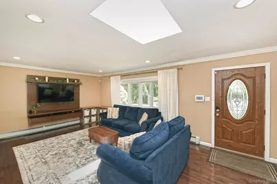 38 Maridon Lane, Commack, NY 11725 - Photo 8