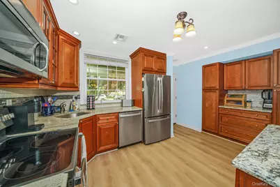 87 Tardy Lane N, Wantagh, NY 11793 - Photo 4