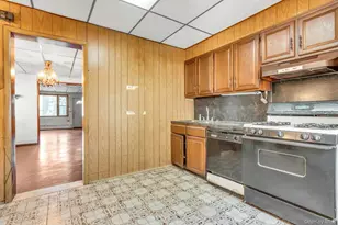 69-28 66th Pl, Glendale, NY 11385 - Photo 8