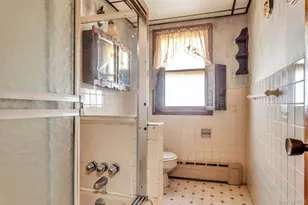 69-28 66th Pl, Glendale, NY 11385 - Photo 12