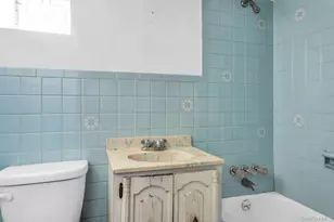 69-28 66th Pl, Glendale, NY 11385 - Photo 14
