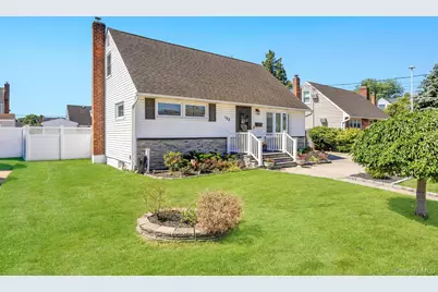 122 Lambert Avenue, Farmingdale, NY 11735 - Photo 4