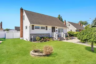 122 Lambert Ave, Farmingdale, NY 11735 - Photo 4