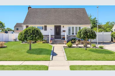 122 Lambert Avenue, Farmingdale, NY 11735 - Photo 2