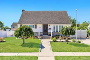 122 Lambert Ave, Farmingdale, NY 11735 - Photo 2