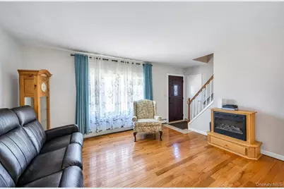 122 Lambert Avenue, Farmingdale, NY 11735 - Photo 6
