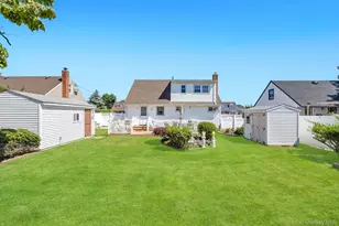 122 Lambert Ave, Farmingdale, NY 11735 - Photo 32