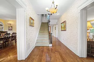 23 Townsend Rd, Glen Cove, NY 11542 - Photo 8