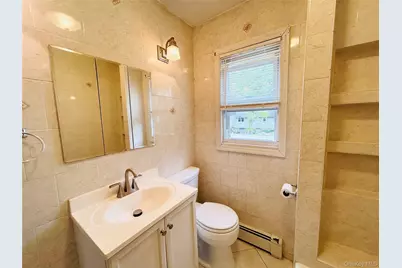 388 N Alleghany Avenue, Lindenhurst, NY 11757 - Photo 6
