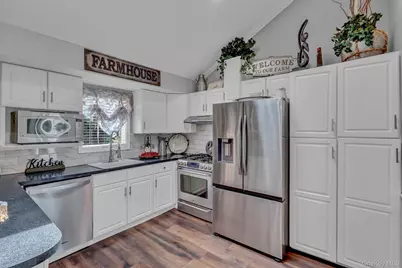 121 W 15th Street, Deer Park, NY 11729 - Photo 4