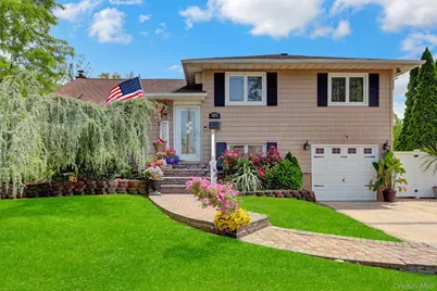121 W 15th Street, Deer Park, NY 11729 - Photo 2