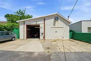 78 Auburn St, Lindenhurst, NY 11757 - Photo 2