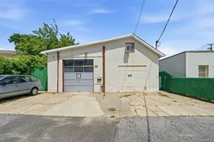 78 Auburn St, Lindenhurst, NY 11757 - Photo 4