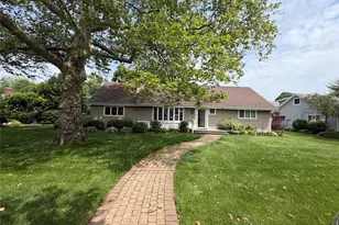 3 Deeringwood Ln, Babylon, NY 11702 - Photo 2