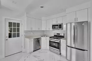 20 Lillian Ave, Freeport, NY 11520 - Photo 4