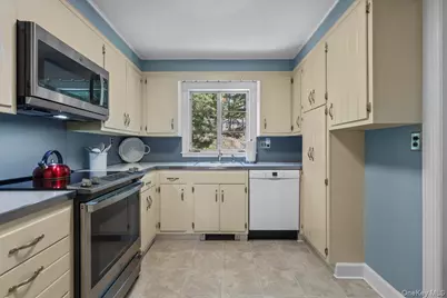 51 Laurel Drive, Mount Kisco, NY 10549 - Photo 12