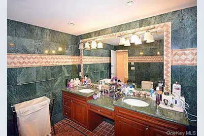 100 Cuttermill Road #4V, Great Neck, NY 11021 - Photo 12