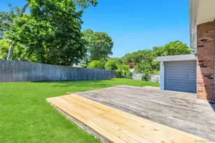 220 Adirondack Dr, Selden, NY 11784 - Photo 32