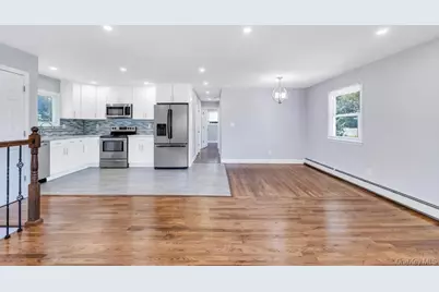 220 Adirondack Drive, Selden, NY 11784 - Photo 8