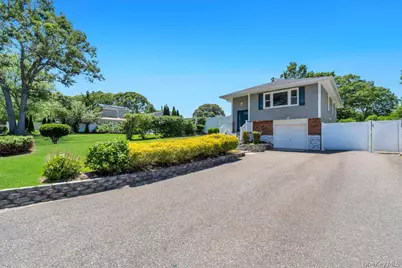 220 Adirondack Drive, Selden, NY 11784 - Photo 2