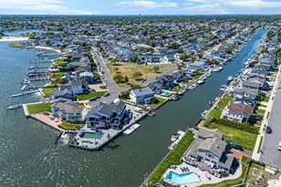 7 Forest Ave, Massapequa, NY 11758 - Photo 4